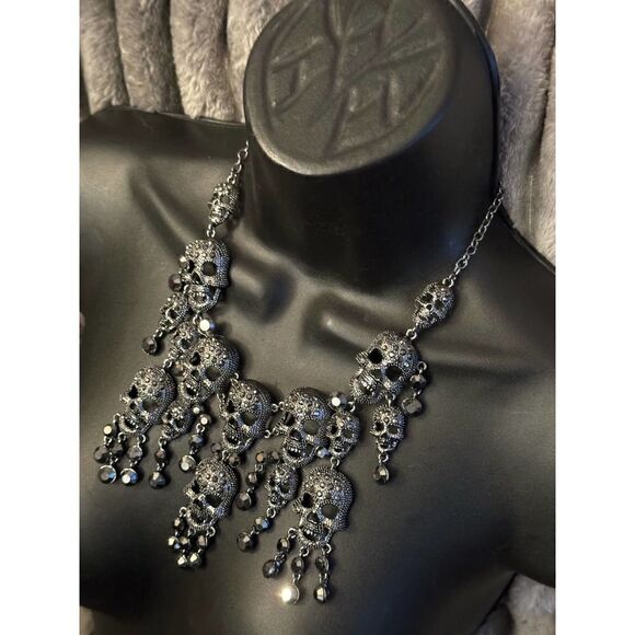 Natasha couture pave dangle black rhinestone skull collar necklace & earrings - Picture 5 of 12
